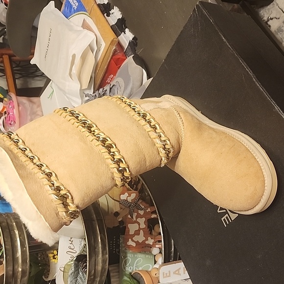 Australia LuXe boots - Picture 1 of 5